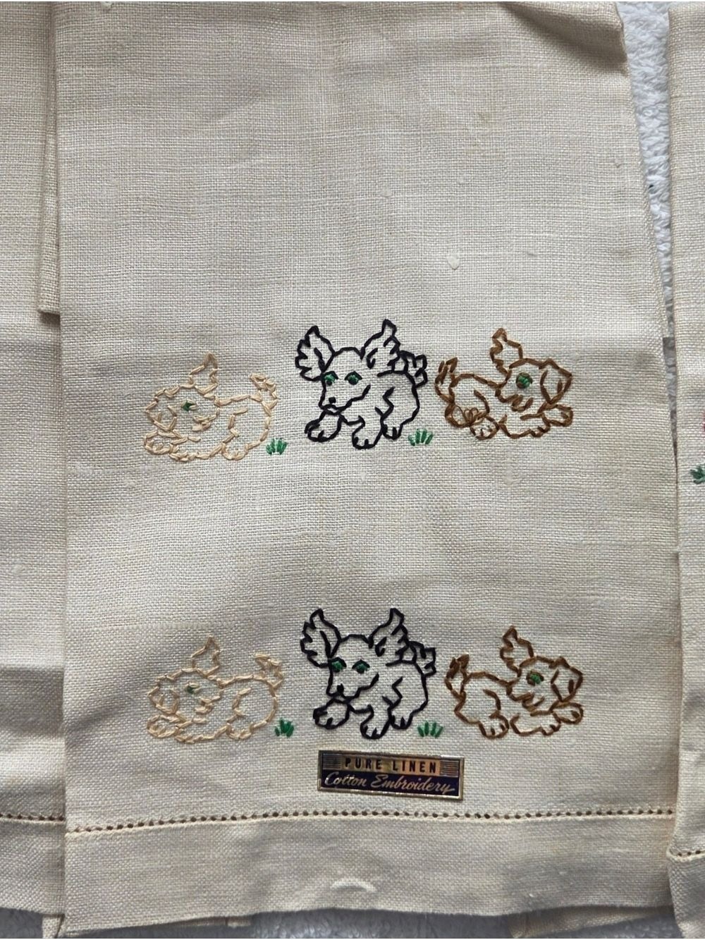 New Vtg Set Of 3 Linen Embroidered Tea/ Hand towels - Picture 6 of 7